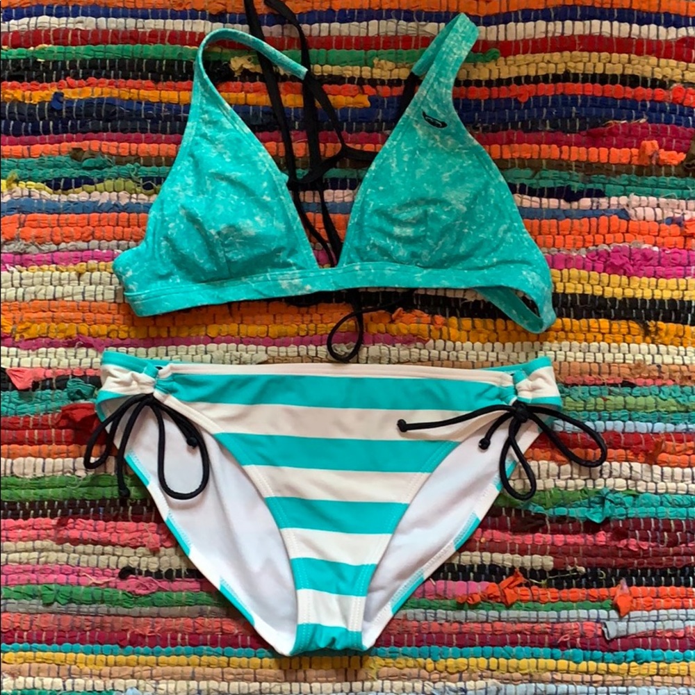 Roxy bikini and shorts